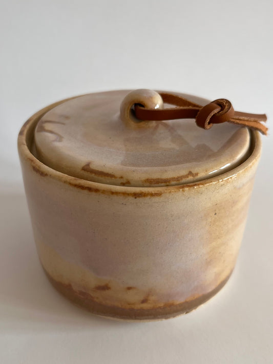 Pot en grès blanc émail effet marbré