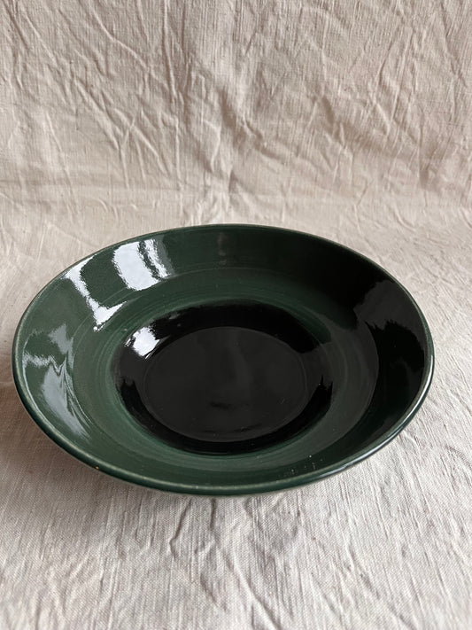 Saladier en grès blanc émail vert sapin cœur noir