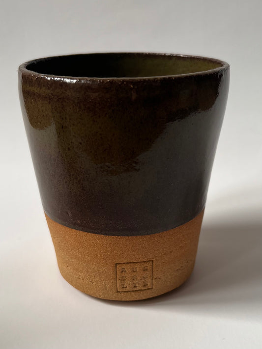 Mug en grès roux et émail kaki