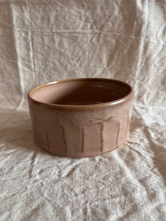 Saladier en grès blanc émail vieux rose