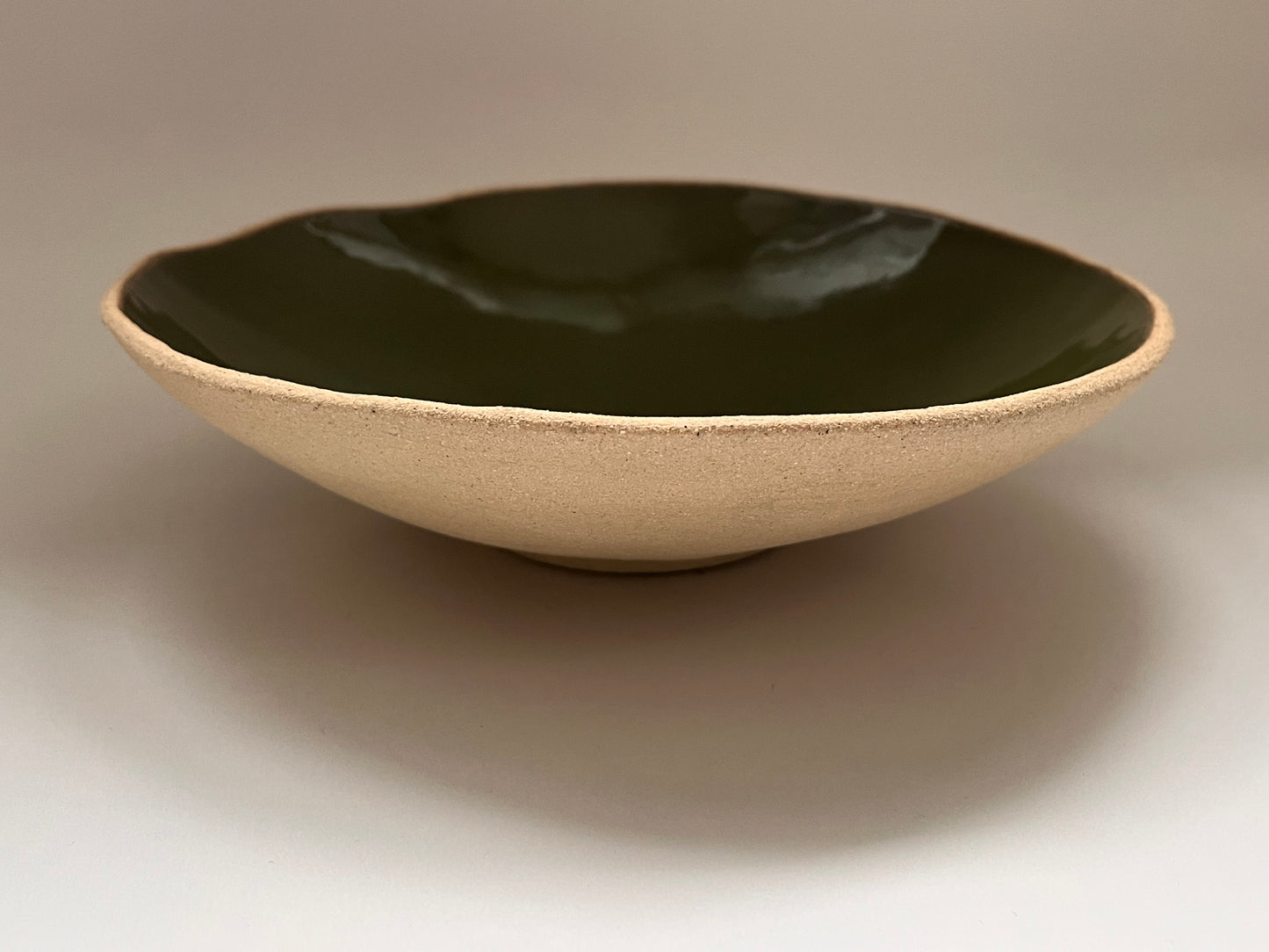 Saladier en grès blanc émail kaki