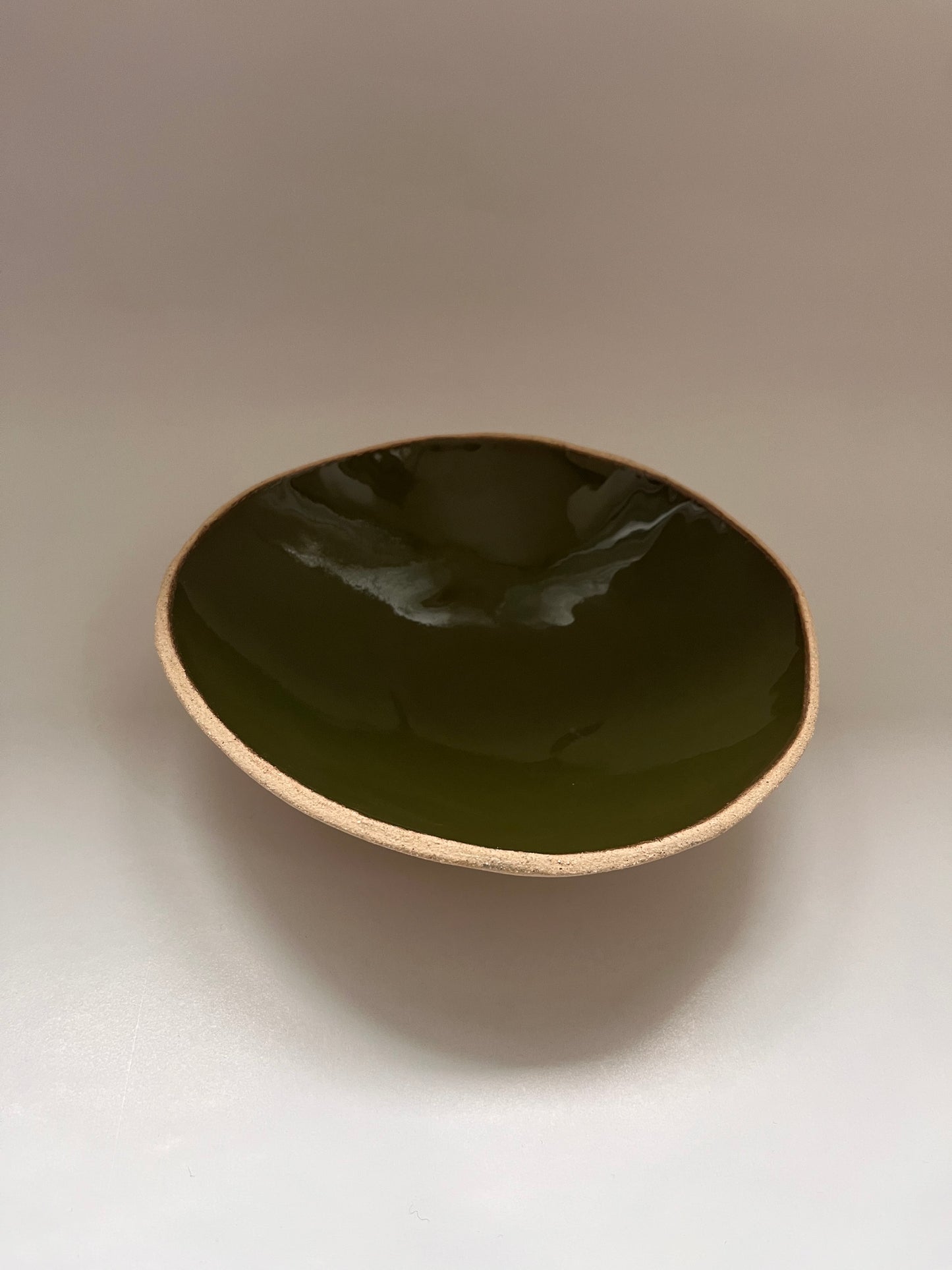 Saladier en grès blanc émail kaki