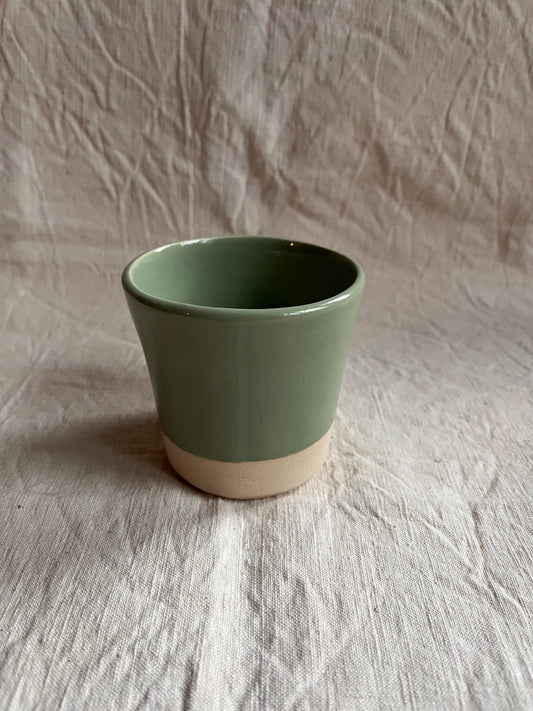 Mug en grès blanc et émail vert d’eau
